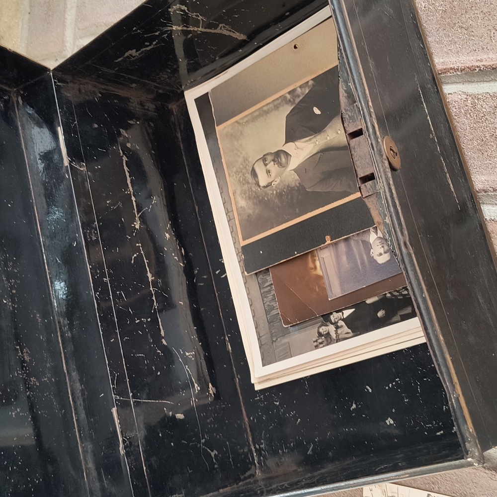 Vintage Metal Cash Box - Picture 10 of 17